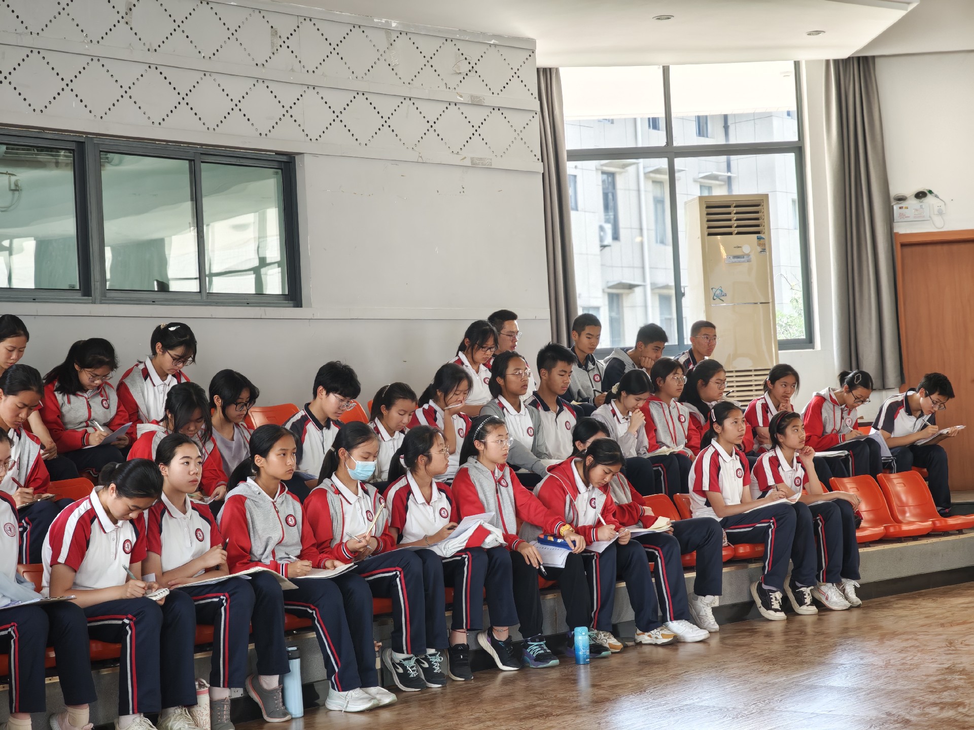 学生合.jpg